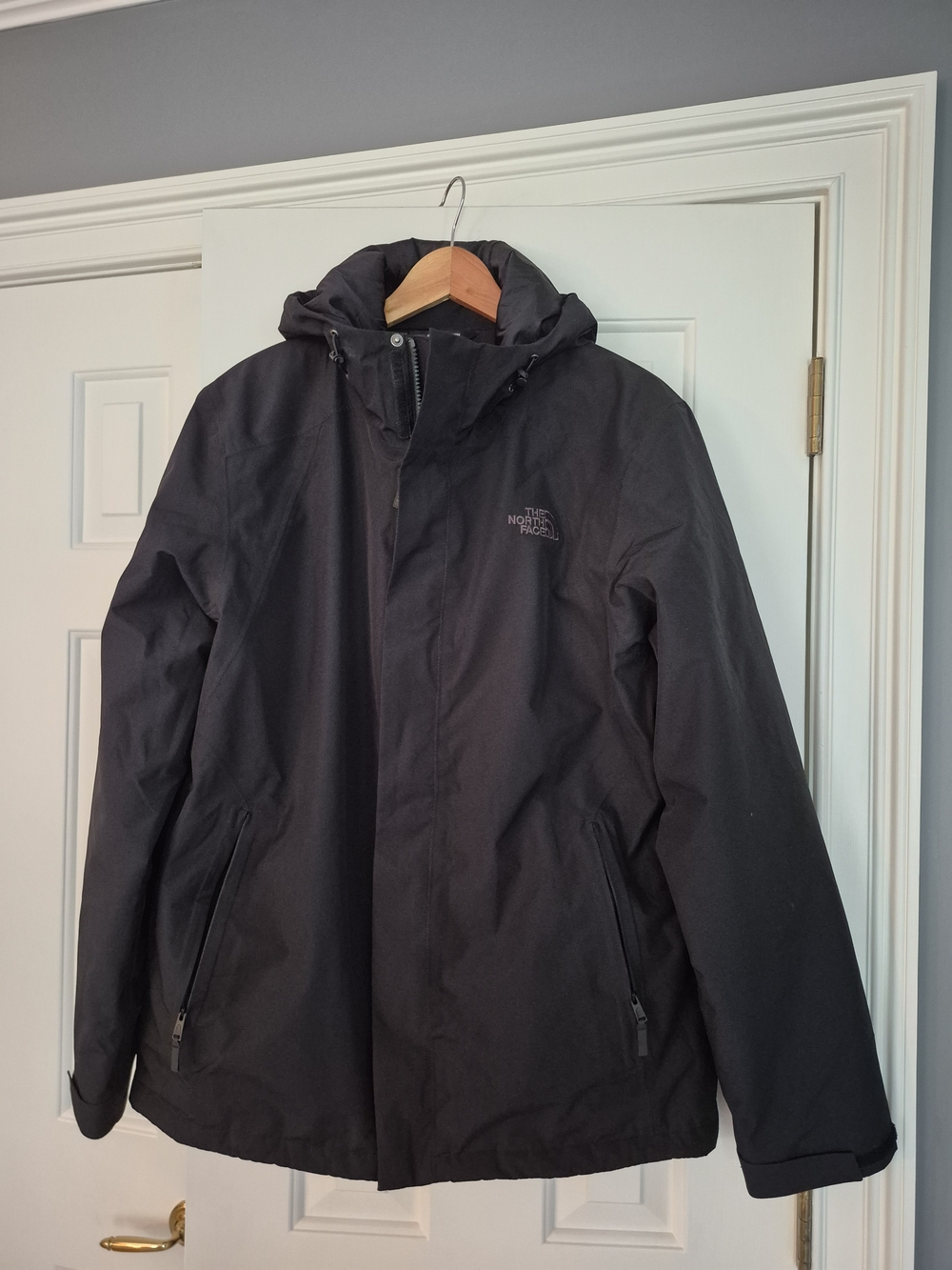 Mens The North Face Hooded Lined Winter Jacket. L